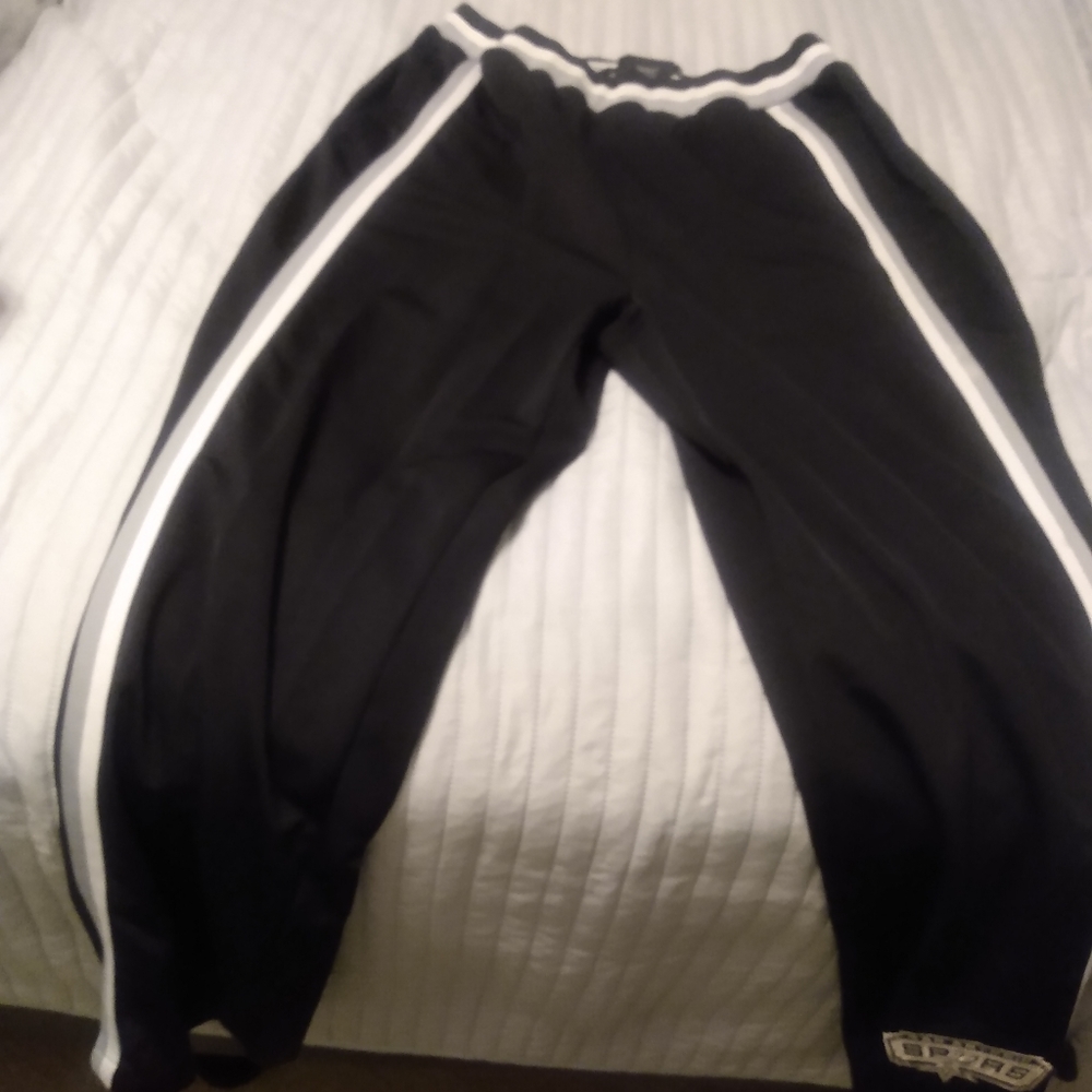 Official NBA Spurs Men warmup pants. Size 3XL